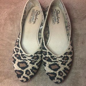 Skechers leopard print flats